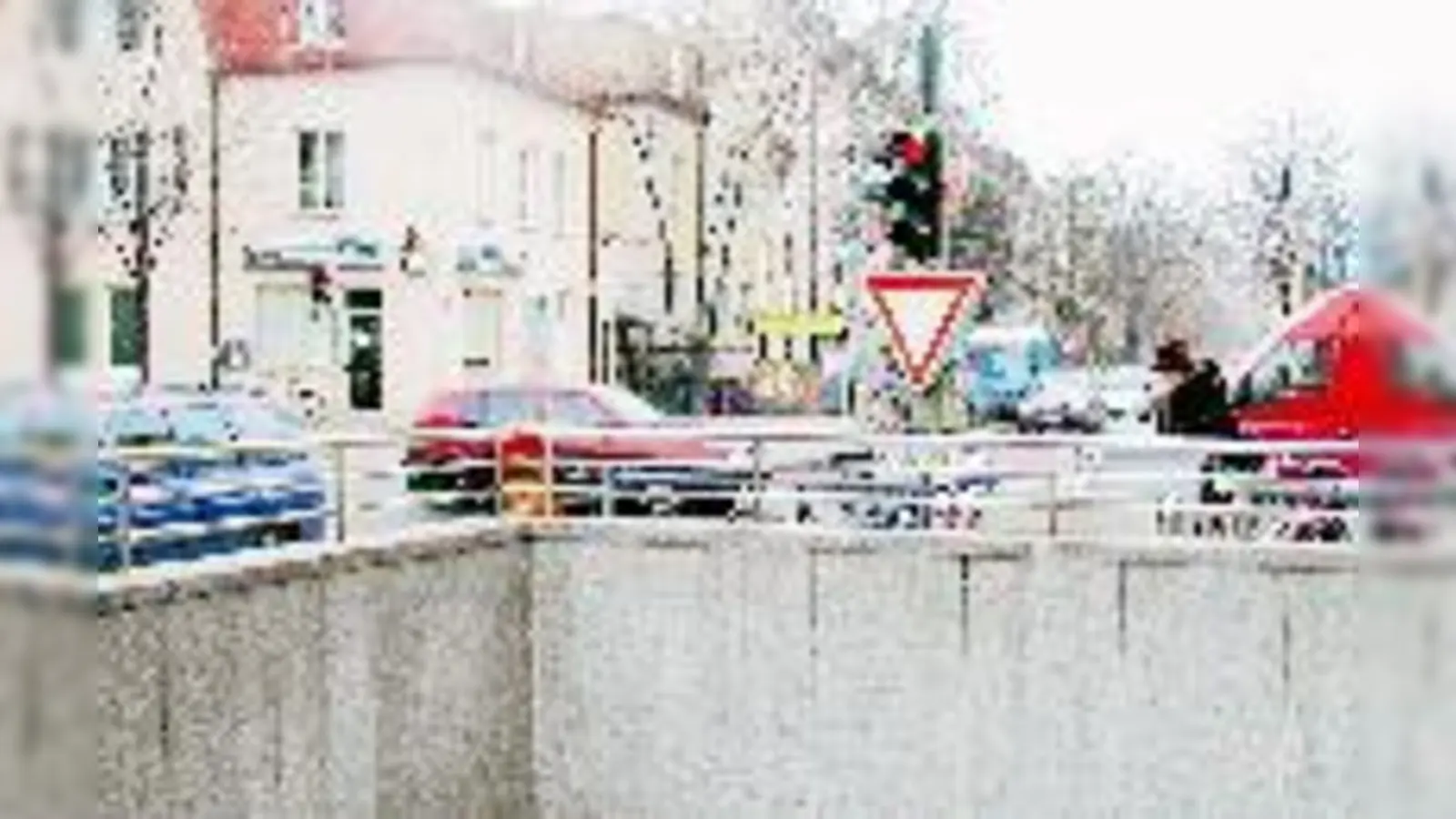Gerade war er noch da, doch für die Kamera ist der Wichtel einfach zu schnell. Möglicherweise hält er sich noch immer in Milbertshofen auf.	 (Foto: Privat)