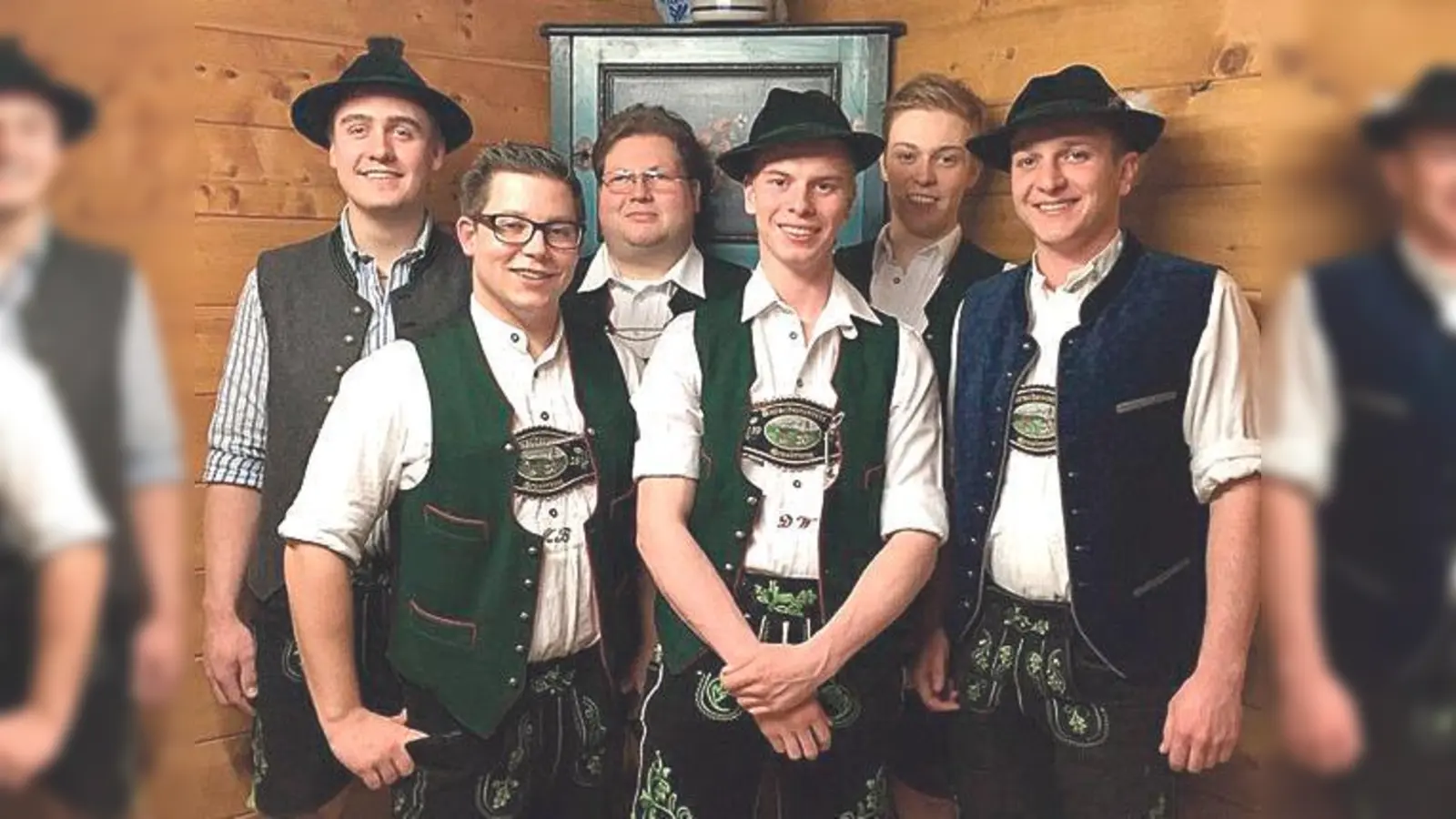 Hinten von links: Michael Steffelbauer (Beisitzer), Philipp Zweck (Kassier), Andreas Pürstinger (Zeugwart). Vorne von links: Michael Bichlmeier (2. Vorstand), Dominik Weiller (1. Vorstand), Benedikt Schotte (Schriftführer). 	 (Foto: privat)