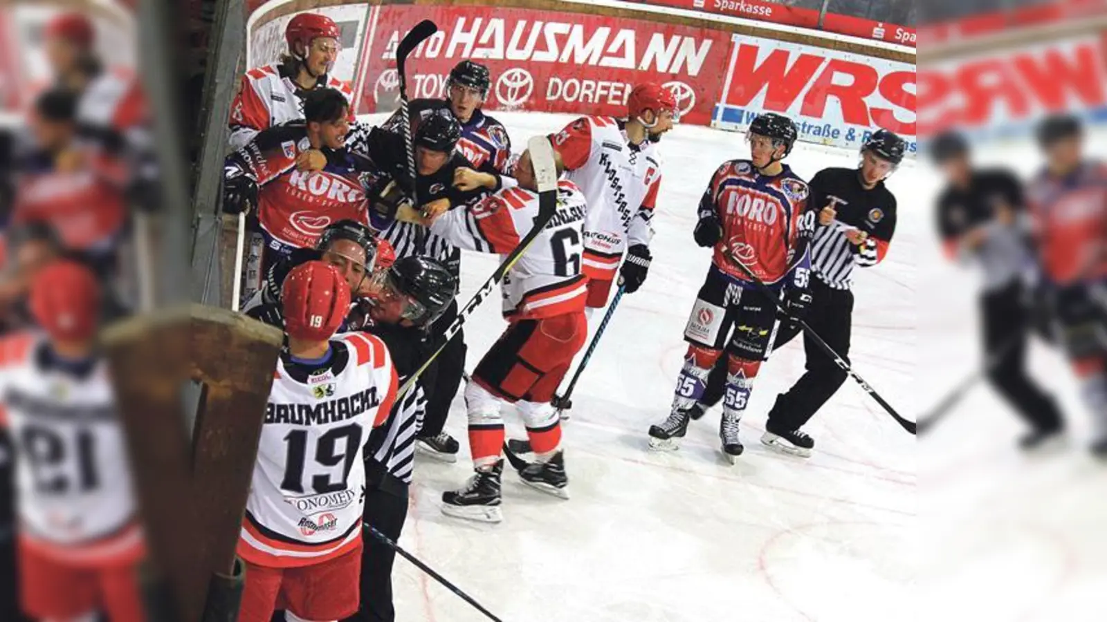 Ein kleines Handgemenge zwischen den Klosterseern und den frustrierten Eispiraten aus Dorfen.	 (Foto: smg / CU)