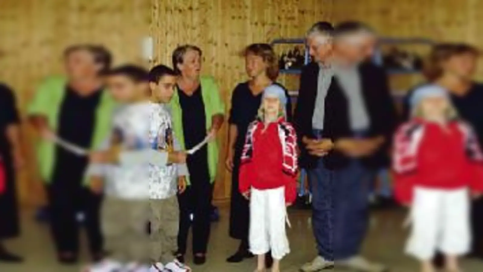 Die Kommunionkinder von St. Martin Moosach haben den Kindern im Augustinum ein schönes Geschenk mitgebracht.	  (Foto: Privat)