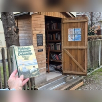 „Die schönste Liebesgeschichte der Welt”: Tschingis Aitmatows „Dshamilja”, gefunden im Bücherschrank in der Au. (Foto: tab)