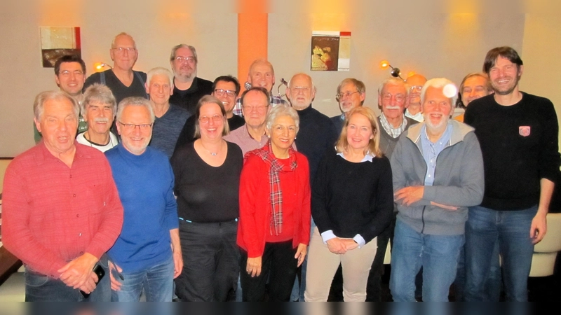 Das Mitarbeiterteam des RepairCafés auf der Weihnachtsfeier 2025.<br><br> (Foto: Freie evangelischen Gemeinde)