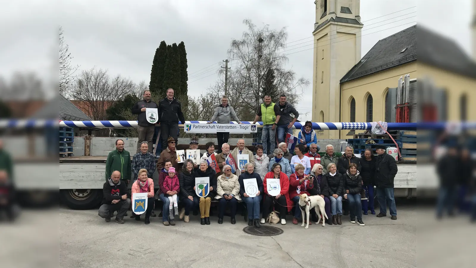 Am Freitag ging das weiß-blaue Traditionsstangerl auf die 900 Kilometer lange Reise nach Dalmatien. (Foto: Leon Öttl)