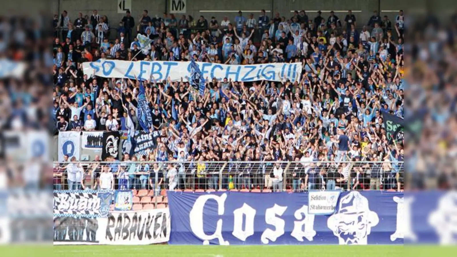 Grandiose Fußballstimmung: Das Grünwalder Stadion bei den X-Tausend-Spielen.  (Foto: A. Wild)