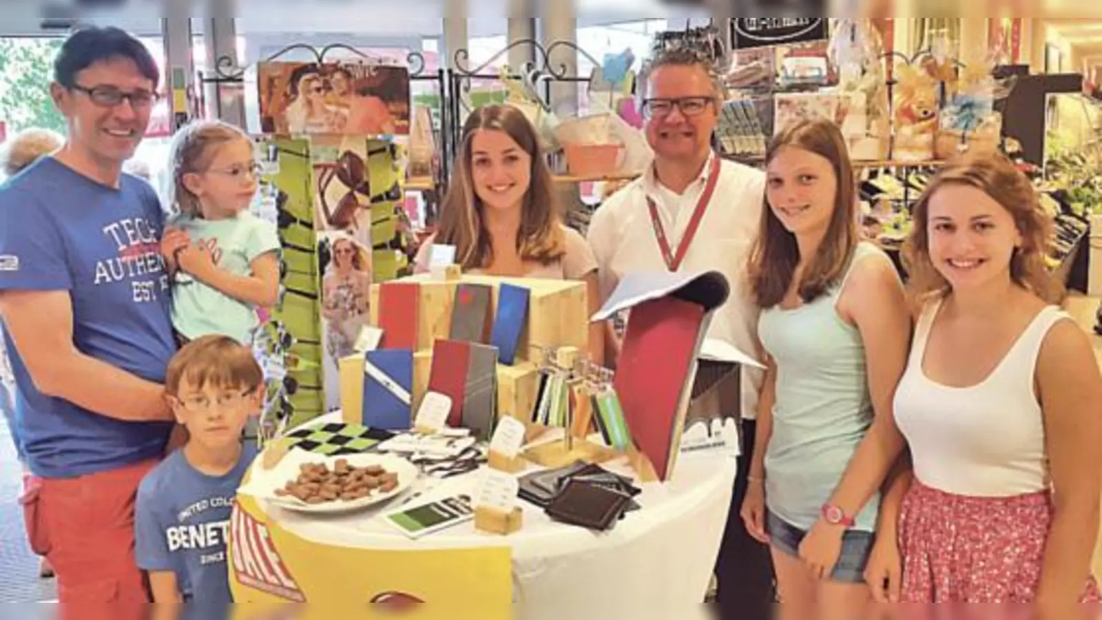 Magdalena Wimmer, Anna Berghammer, Martin Gruber und Barbara Staudenhechtl (v. re.) sind von der Aktion begeistert.	 (Foto: rewe)