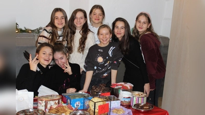 Beim Adventsbasar der Theresia-Gerhardinger-Mädchenrealschule kamen 5460 Euro zusammen. (Foto: Schule)
