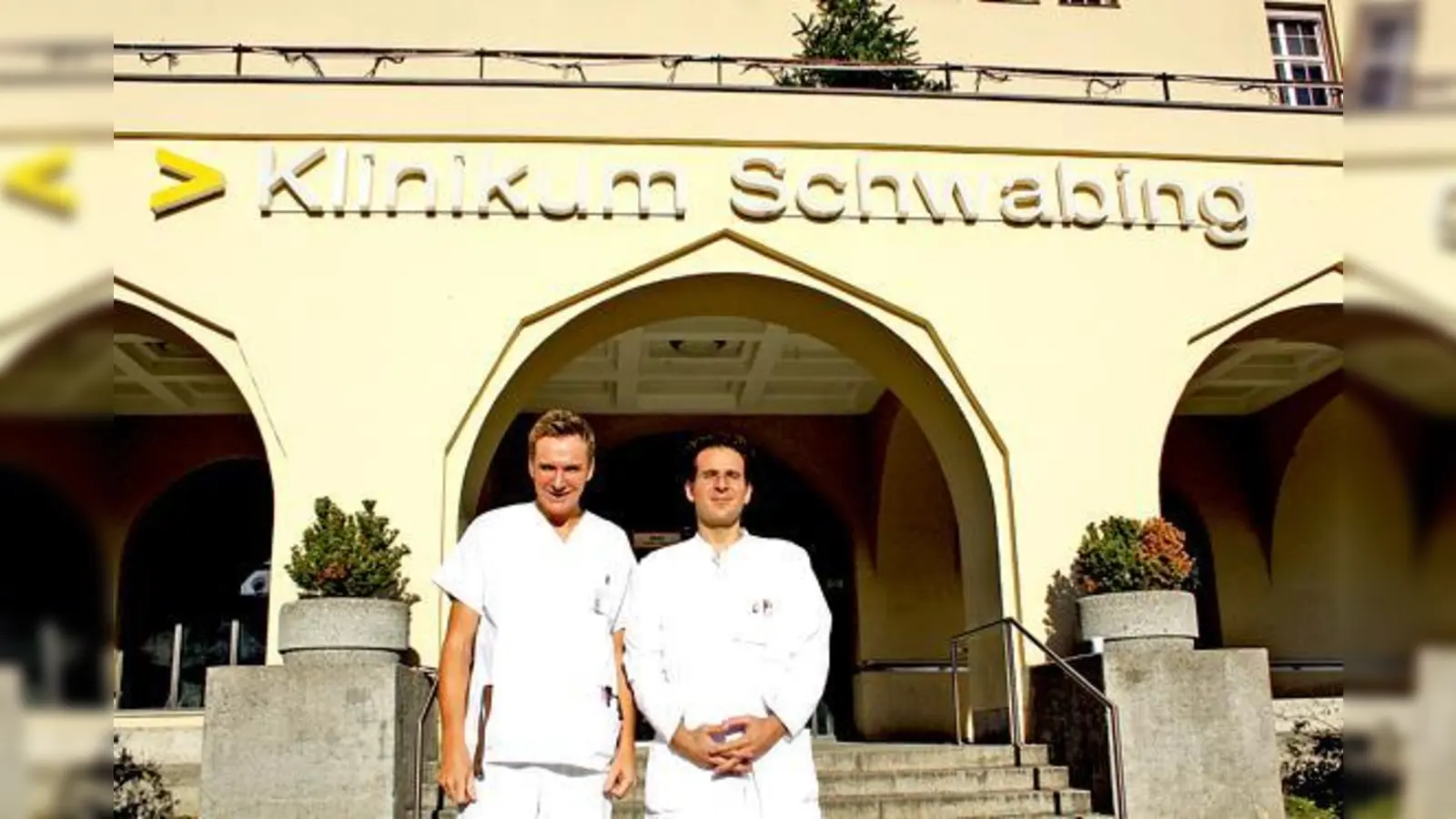 Oberarzt Stephan Gass (r.) und Pflegebereichsleiter Sebastian Huber sind an Weihnachten im Schwabinger Krankenhaus im Dienst. 	 (Foto: Kirsten Ossoinig)