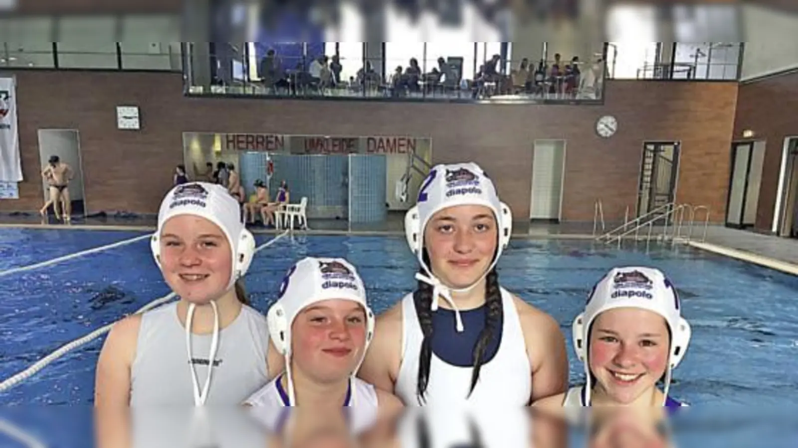 Sind Teil der erfolgreichen Mannschaft in der Klasse U15 (v.l.): Julia und Lotte Kijftenbelt aus Ottobrunn, Sophia Schwimmer aus Landshut und Carina Hasak aus Würzburg.	 (Foto: privat)