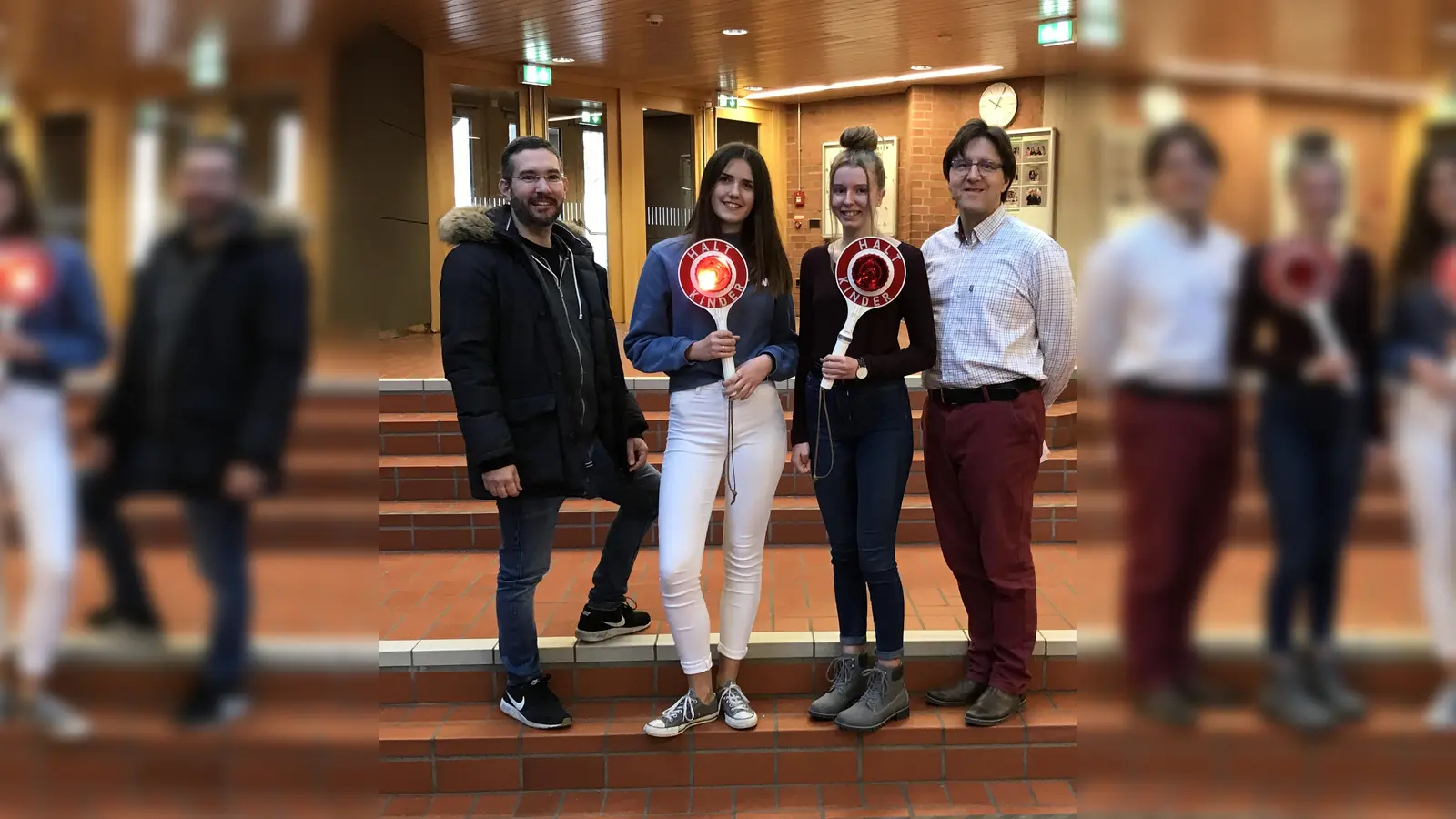 Christoph Flittner, Finja Stahl, Laura Stürzl und Wolfgang Lanzinger (v. li.). (Foto: Gymnasium Dorfen )