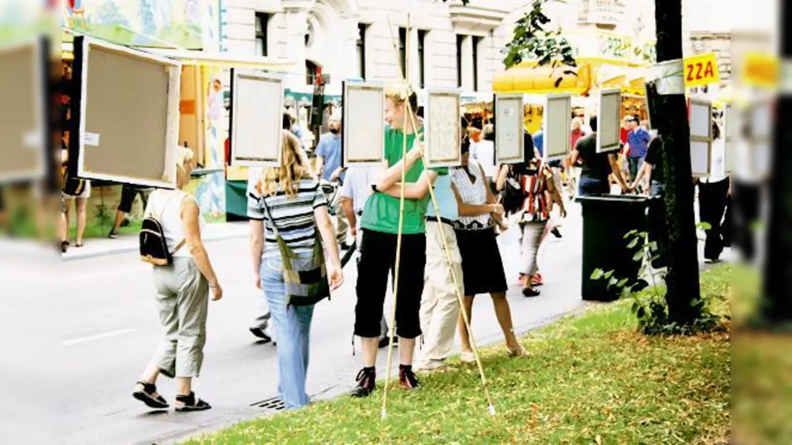 Bereits im vergangenen Jahr hat der Verein Kunstrefugium e.V. beim Isarbrückenfest zwischen der Ludwigs- und der Maximiliansbrücke Bilder auf einer ­Wäscheleine präsentiert.	 (Foto: Veranstalter)