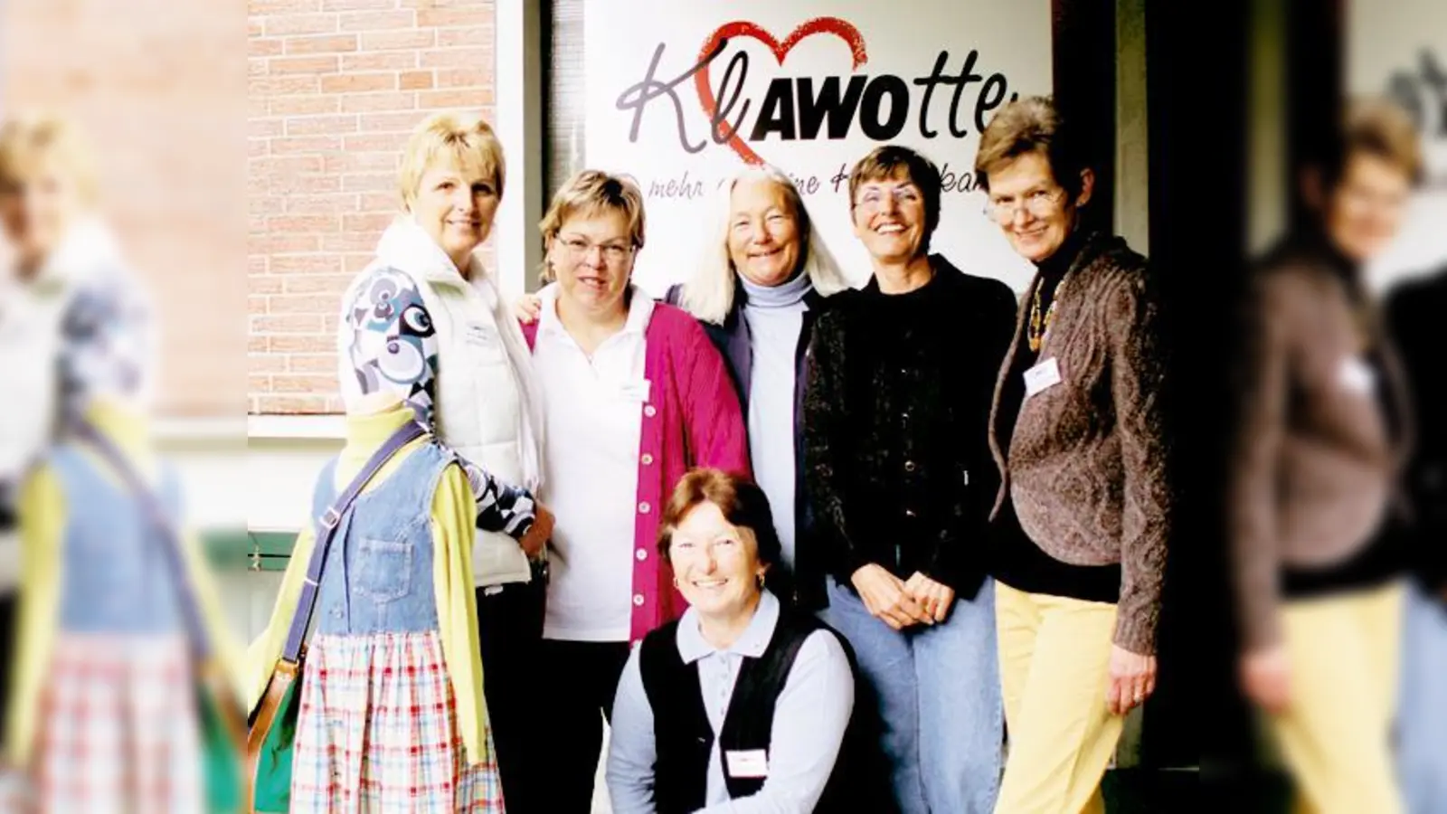 Viele fleißige Helfer sorgen für den Erfolg der KlAWOtte, die jetzt ihren 1. Geburtstag feiert: (v. l.) Karin Raith, Elisabeth Wittich, Evi Kees, Helene Nestler, Inga Steger und Irmi Langenscheidt.   (Foto: hw)