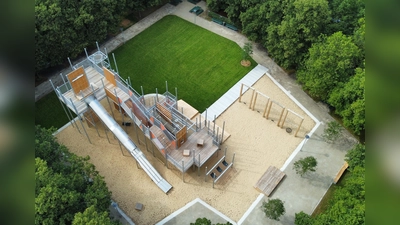 Der neue Spielplatz unter der Lindenallee an der Theresienwiese wird am Sonntag um 10 Uhr gezeigt. (Foto: Ines Siebrecht / Lex Kerfers Landschaftsarchitekten GbR)