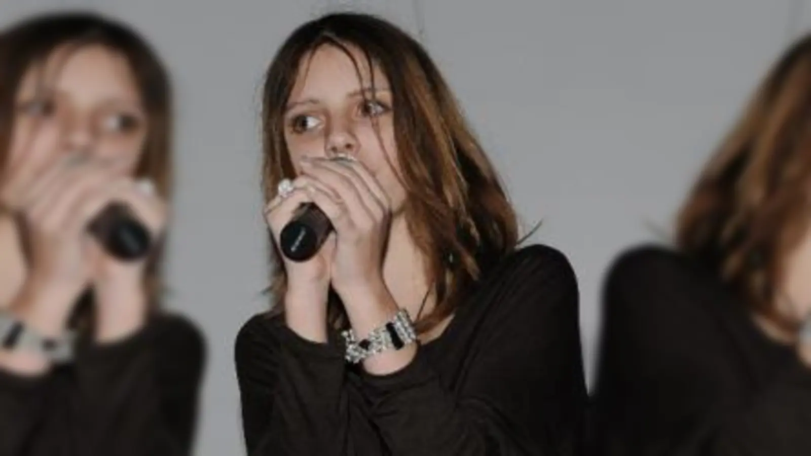 Die erst 13 Jahre alte Kyra Fichtl wurde für ihren selbst geschriebenen Songs prämiert. (Foto: Caritas)