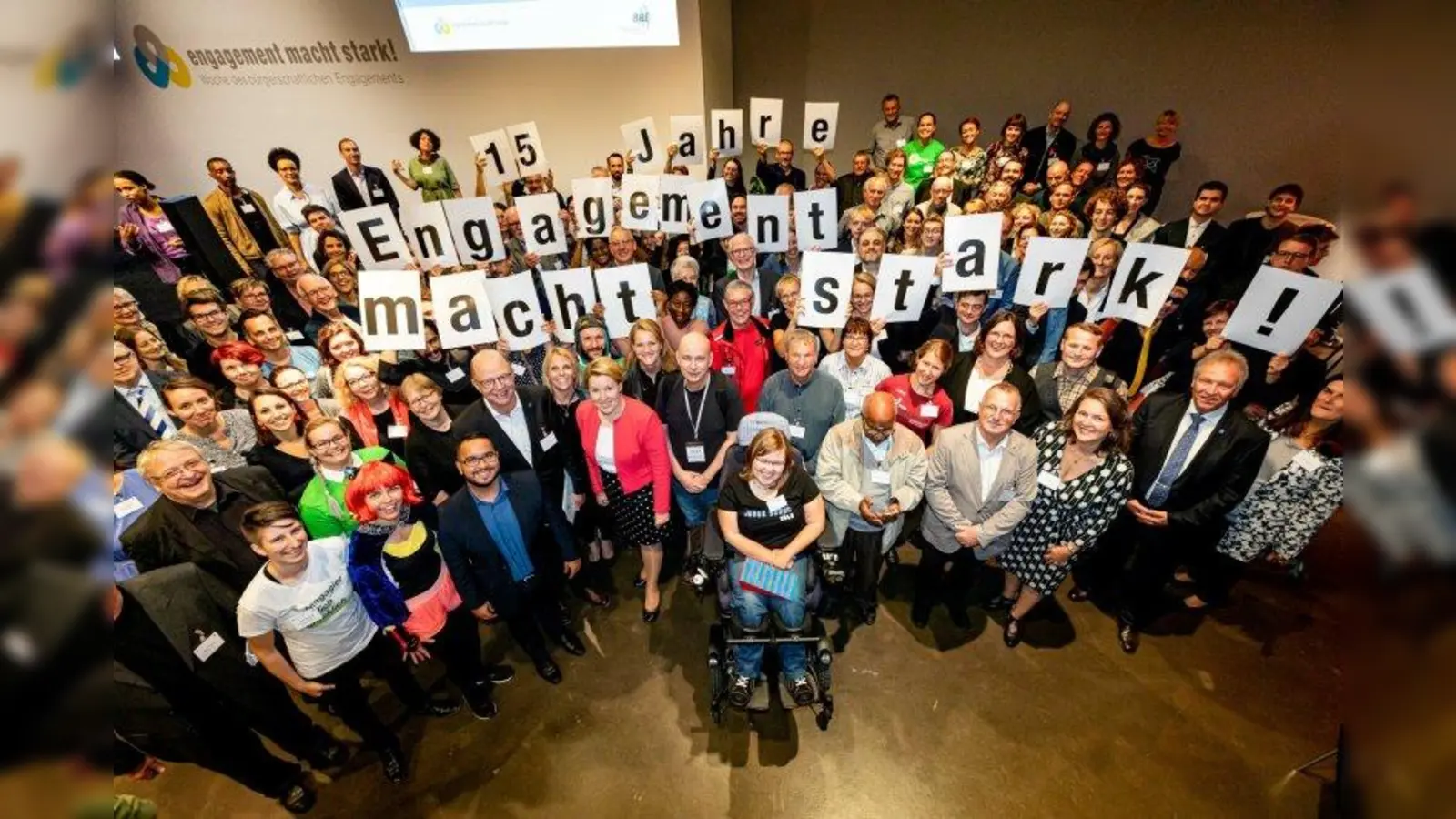 Seit 2004 würdigt das BBE mit der bundesweiten Woche des bürgerschaftlichen Engagements den Einsatz der über 30 Millionen freiwillig Engagierten. Im Fokus stehen Menschen, die sich ehrenamtlich in Vereinen, Gemeinschaften, Initiativen, Unternehmen, Stiftungen, Verbänden oder Einrichtungen unter dem Motto „Engagement macht stark!“ engagieren. (Foto: BBE/Jörg Farys)