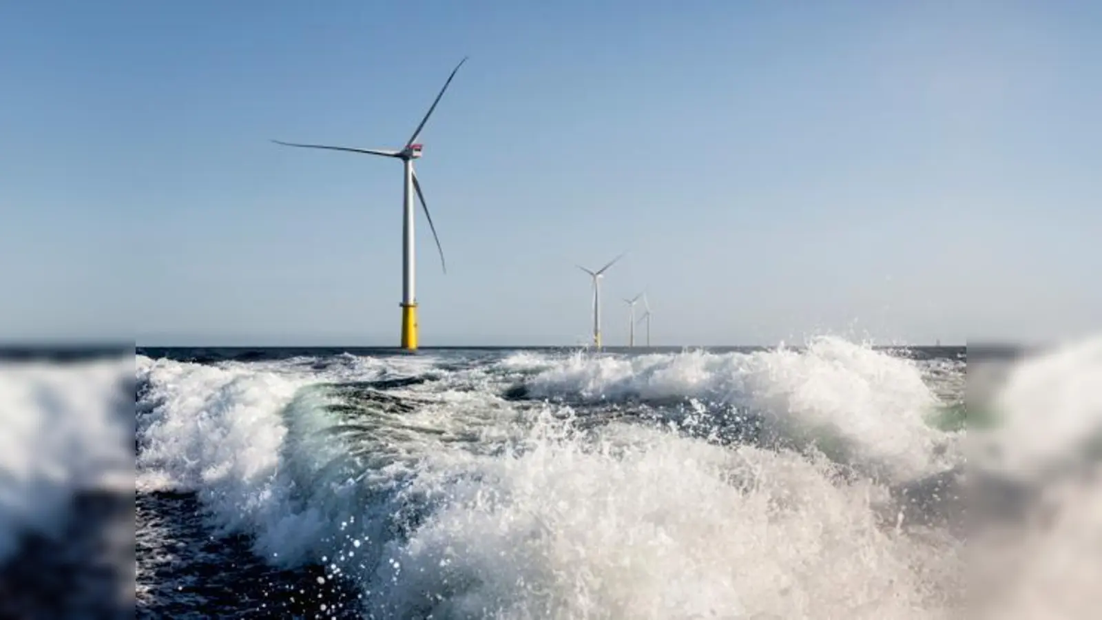 Die SWM machen die Kraft der Natur zu elektrischer Energie. Die Offshore-Anlage DanTysk ist vor wenigen Tagen in Betrieb gegangen und nutzt die Windkraft über der Nordsee.	 (Foto: SWM, Paul Langrock)