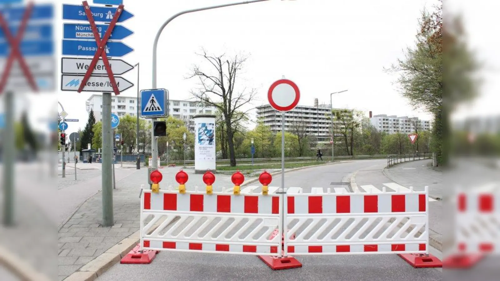 Weiträumige Absperrungen, hier an der Fürstenrieder Straße, waren nötig. (Foto: job)