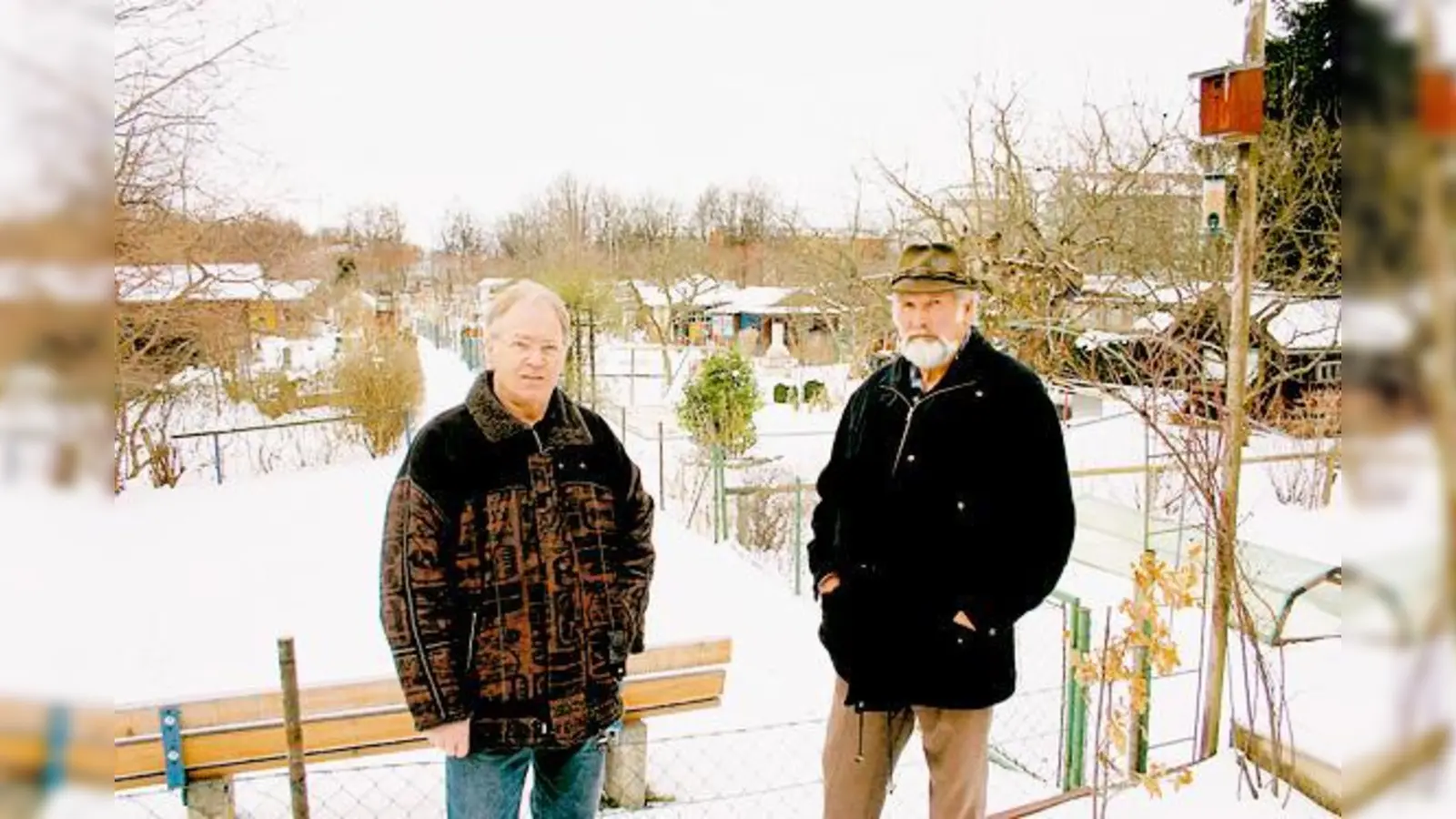 Blicken in eine unsichere Zukunft ihrer Kleingartenanlage  Johann Schmid (r.) und Karl Gatt von der Anlage »Südost 30« an der Untersbergstraße.   (Foto: Hettich)