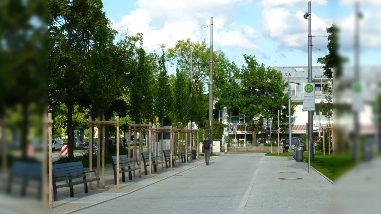 Am Willibaldplatz sorgen jetzt Sitzbänke und Grün für mehr Aufenthaltsqualität. Die offizielle Einweihung fand noch nicht statt. (Foto: kö)