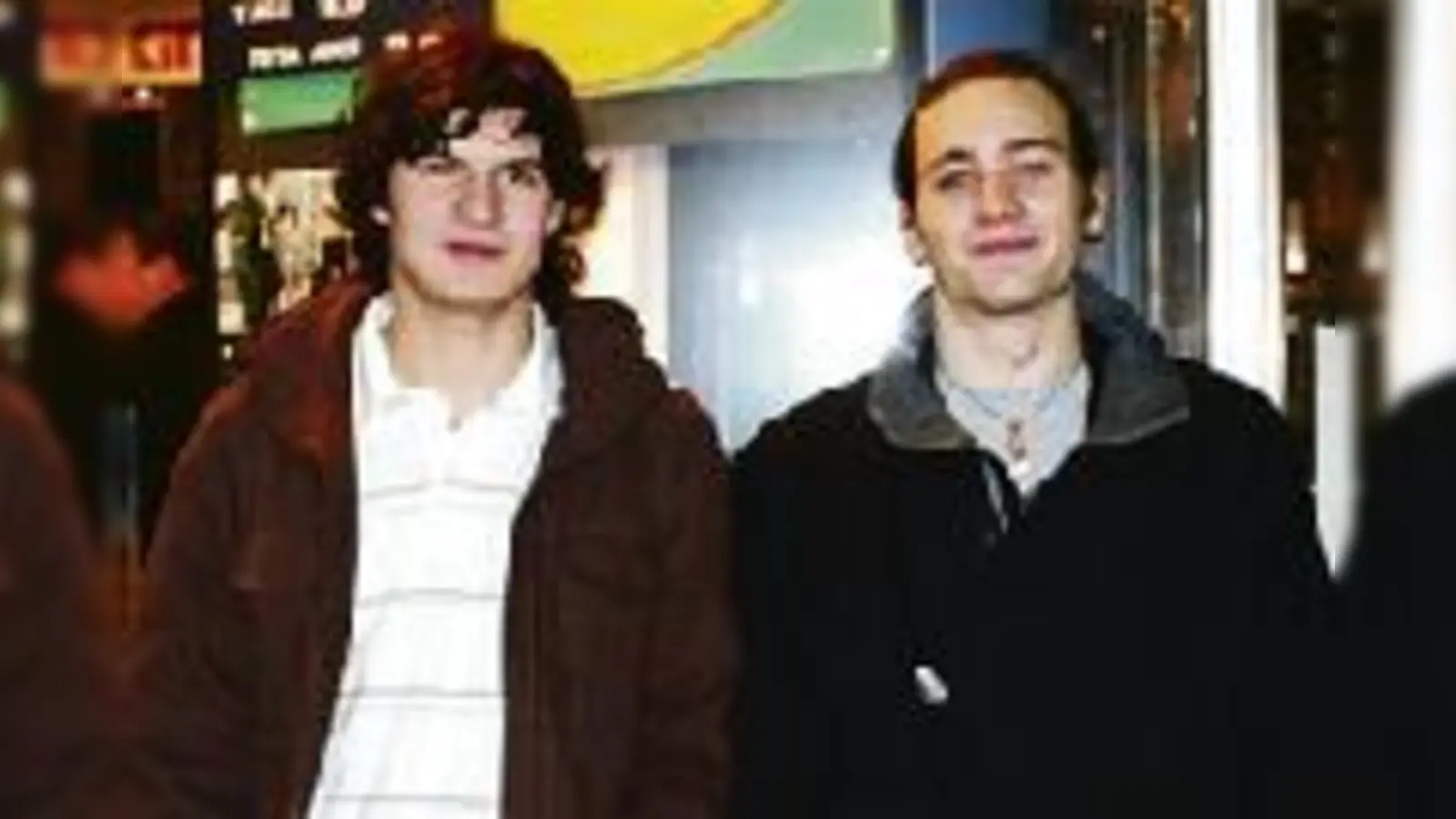 Erleichtert und zufrieden präsentierten sich die beiden Jung-Filmer Clemens Krüger und Roderick Friedrich nach gelungener Premiere dem Publikum.  (Foto: zip)