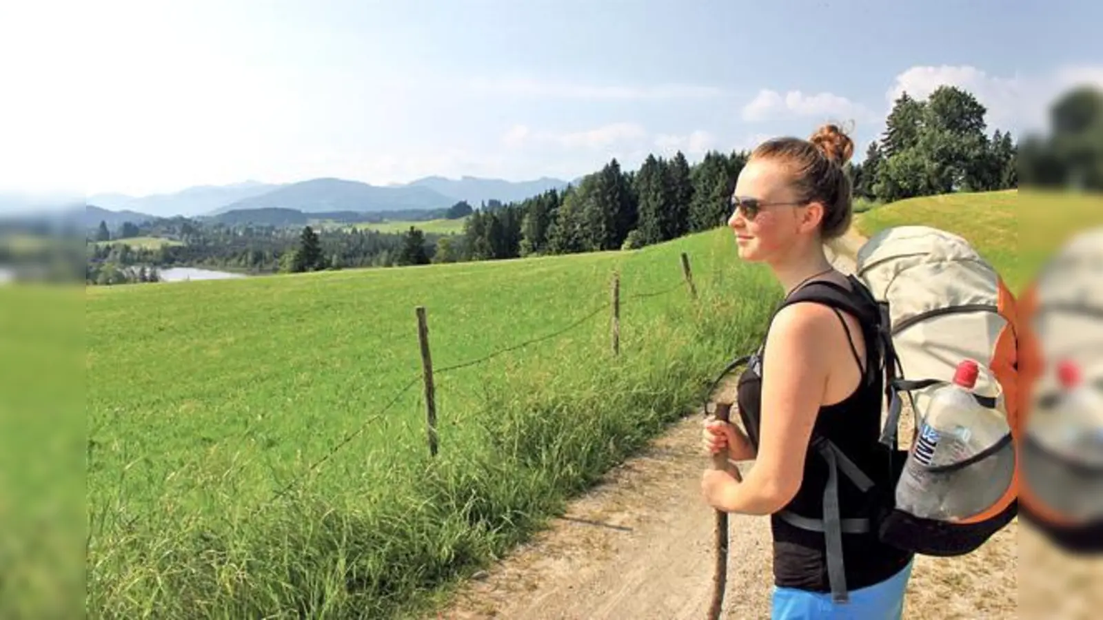 Schüler des Pestalozzi-Gymnasiums in der Au sind auf dem fast 300 Kilometer langen Münchner Jakobsweg bis nach Bregenz gelaufen. Die Erlebnisse ihrer Pilgerreise zeigen sie jetzt in einer Ausstellung in St. Maximilian. 	 (Foto: privat)