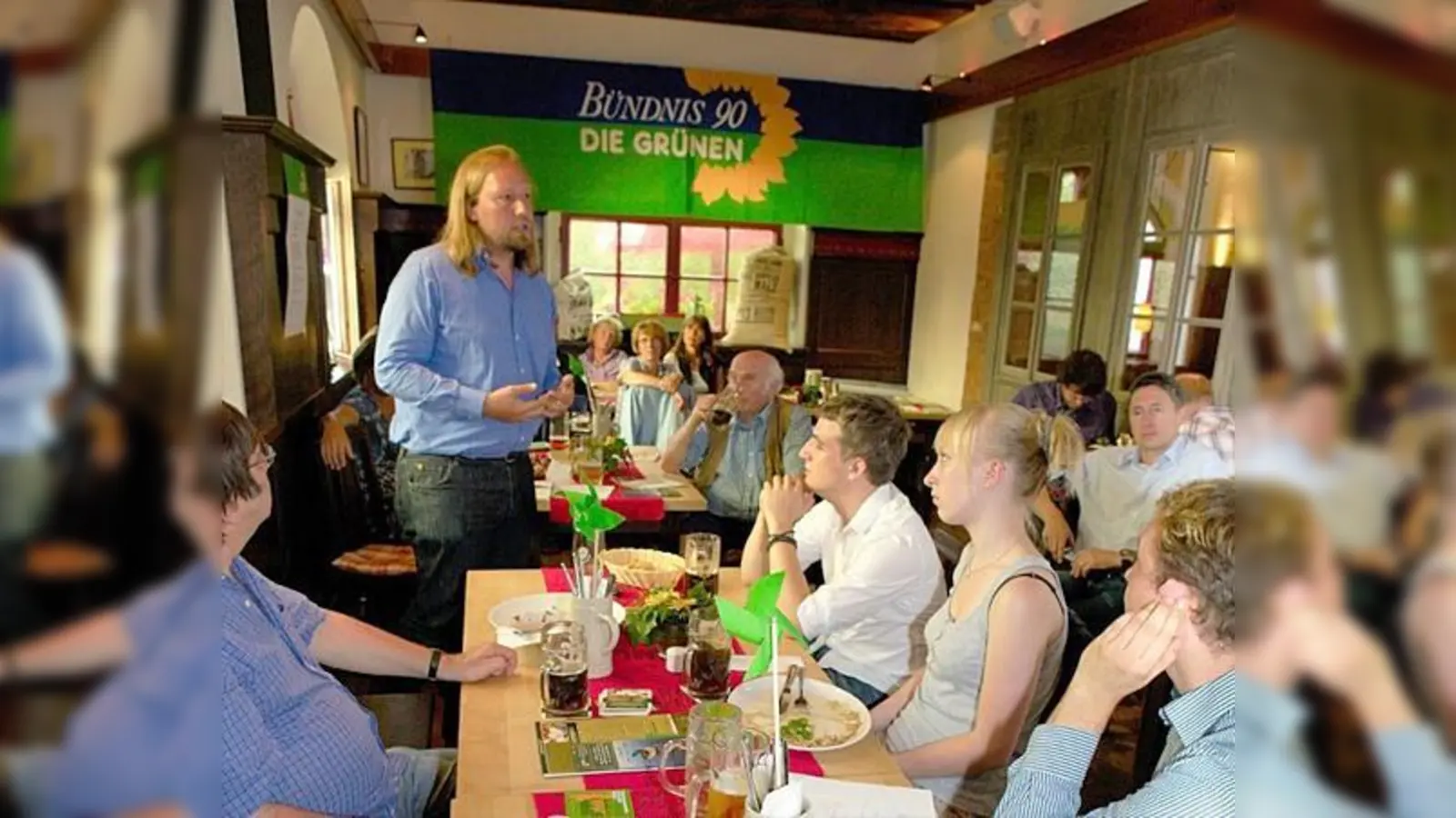 Anton Hofreiter fand bei seiner Veranstaltung ein interessiertes Publikum im Saal des Brauereigasthofs Lohhof vor.  (Foto: VA)