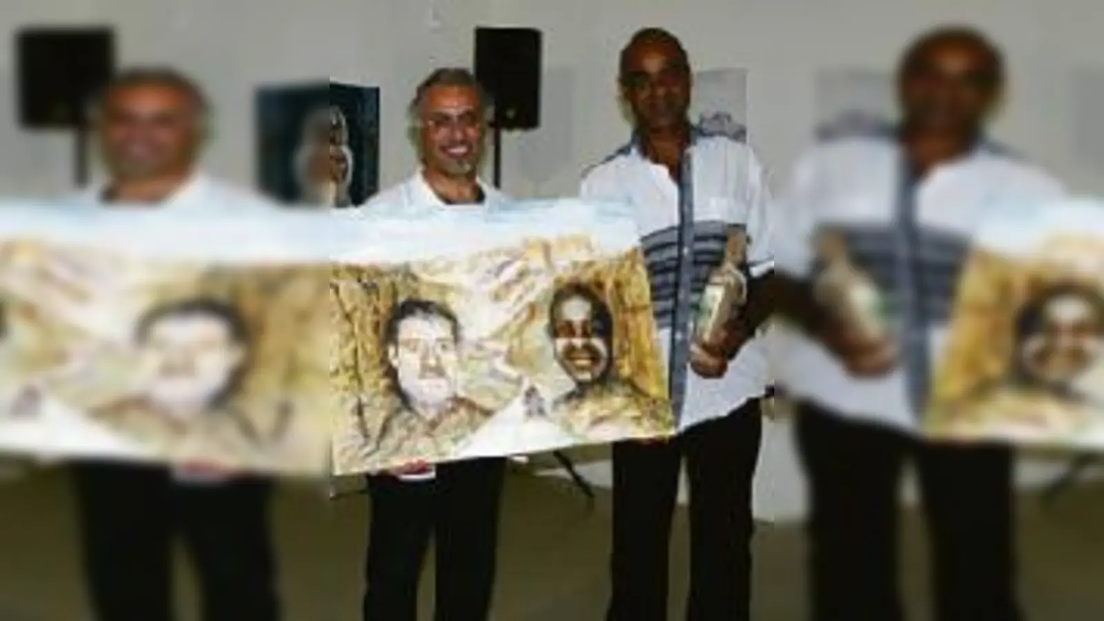 Keine Zufallsbegegnung: Bernhard Ganter, Serio Digitalino und Charles M. Huber engagieren sich mit ihrer Kunst für Afrika. 	 (Foto: gf)