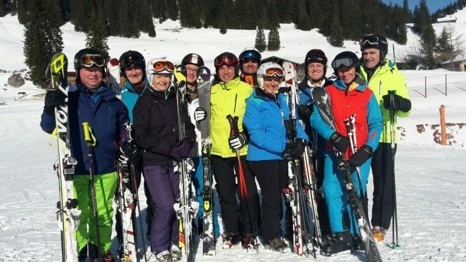 Das Skiteam des Landratsamtes: (v.l.) Rudi Jais,  Franz Schlegel, Margret Scholl, Patrick Lindenmüller, Charly Stecher, Christian Priller, Heidi Harnisch, Thomas Epp, Christa Thiel, Bruno Fischer (Foto: dwu)