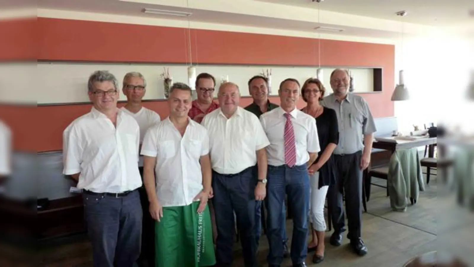 Helmut Köpf, Martin Rebmann, Bernhard Stocker, Robert Wäger, Heinz Bergmeier, Werner Schwirtz, Josef Niedermeier, Barbara Mach sowie Heinrich Lemer (v. l.).	 (Foto: bb)