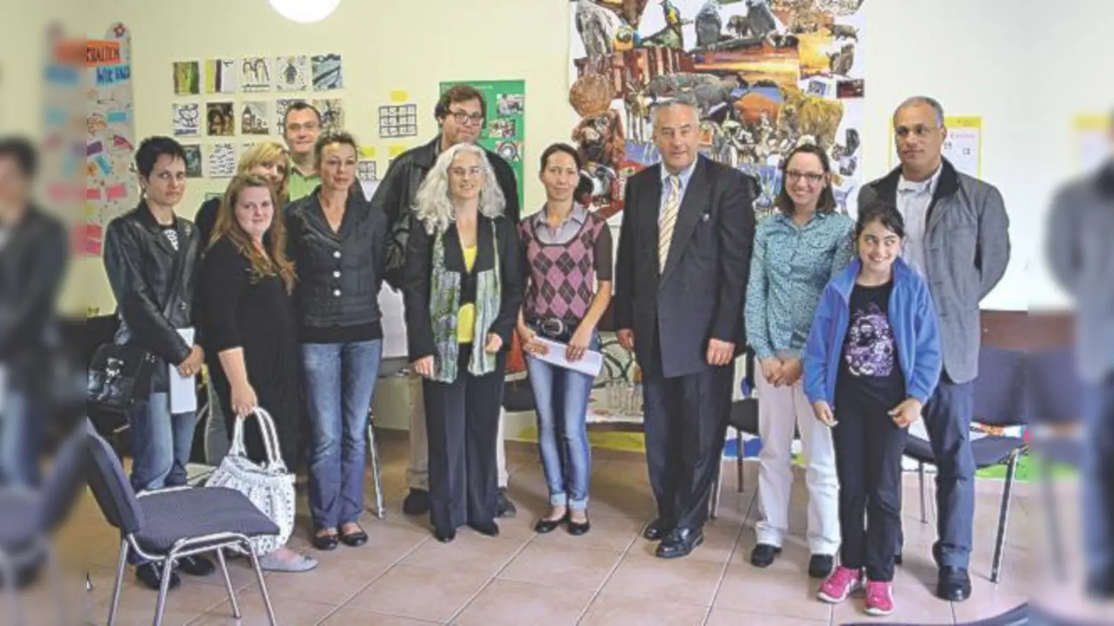 Kultusminister Spaenle zu Besuch im Bürgertreff im Arnulfpark. 	 (Foto: Privat)