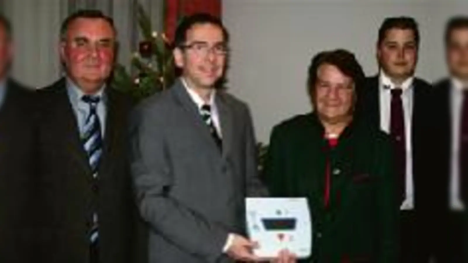 (v.l.) 2. Bürgermeister Hans Hanrieder, BRK-Bereitschaftleiter Bernd Schönfeld, 2. Bürgermeisterin Barbara Auinger, BRK-Ausbilder Andreas Groß.	 (Foto: BRK)