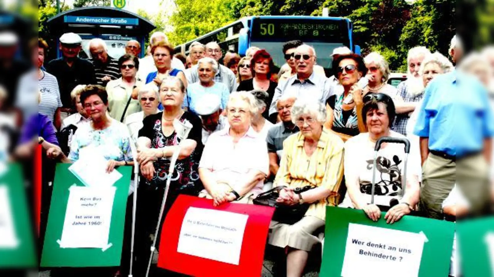 Bereits im Sommer 2010 rührte sich in Moosach Protest: Die Bürger demonstrierten für den Erhalt der Buslinie 50. 	 (Foto: ws)