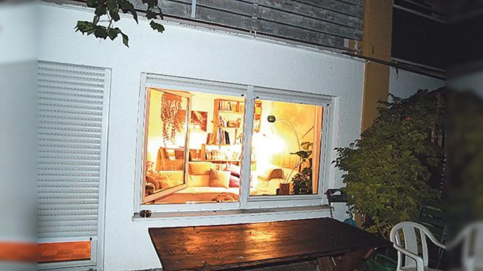 Mit der Dunkelheit steigt die Gefahr von Einbrüchen. Die Polizei klärt jetzt unterhaltsam auf.  	 (Foto: Polizei)