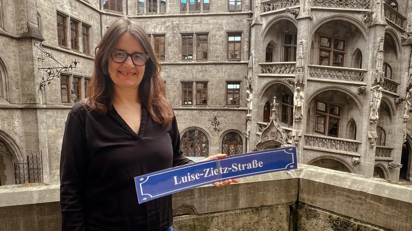Stadträtin Kathrin Abele freut sich, dass die Politikerin Luise Zietz eine eigene Straße bekommt. (Foto: M. Staudinger)