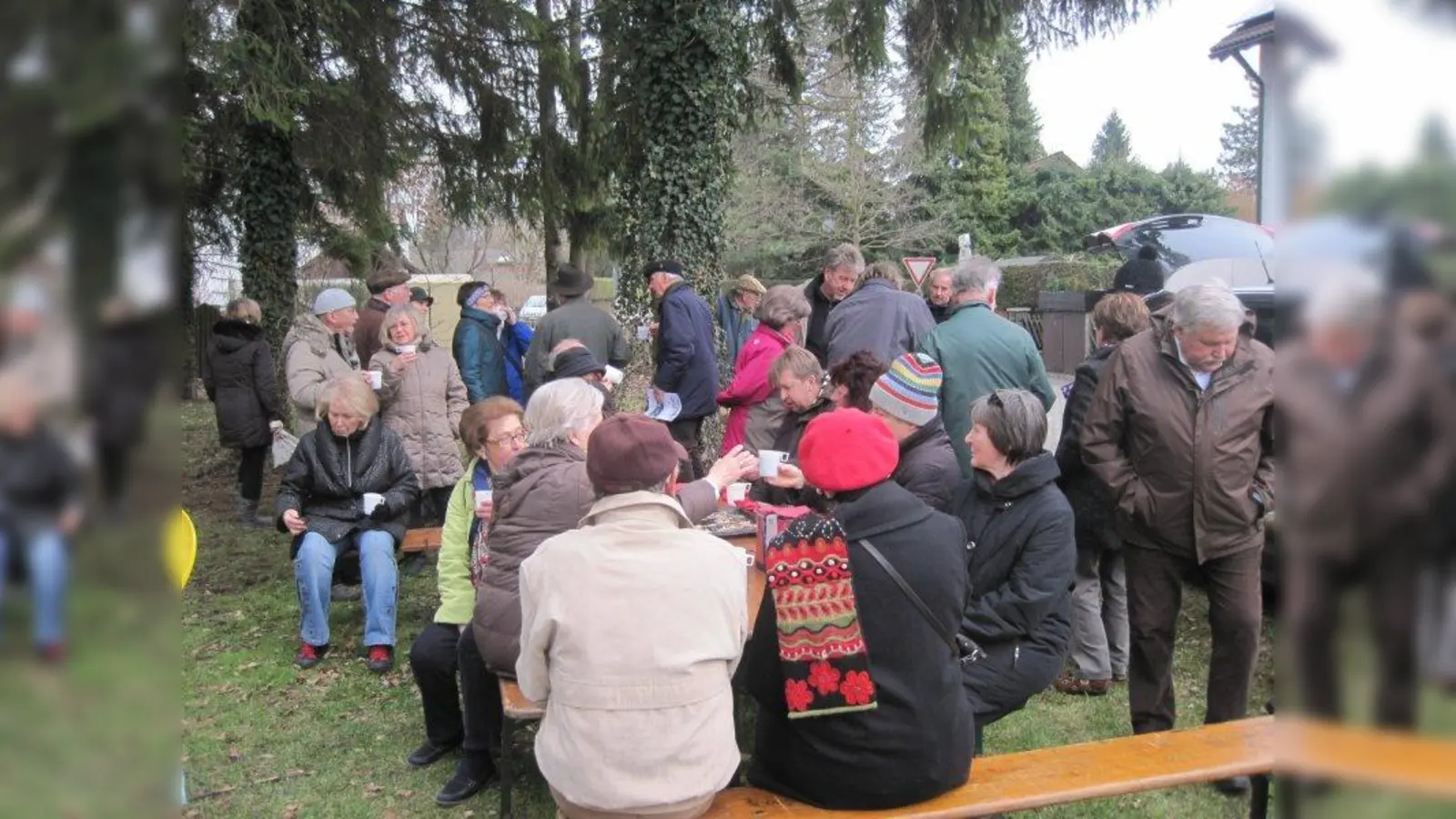 Eine Rast gehört zu jeder richtigen Wanderung. Dann gibt es Glühwein und Hefezopf zur Stärkung. (Foto: privat)