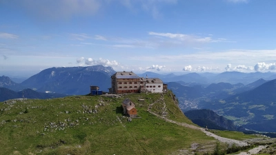 Seit dieser Woche haben viele DAV-Hütten ihre Außenbereiche geöffnet. Eine große logistische Herausforderung für die Hüttenwirte.  (Foto: Stefan Dohl)