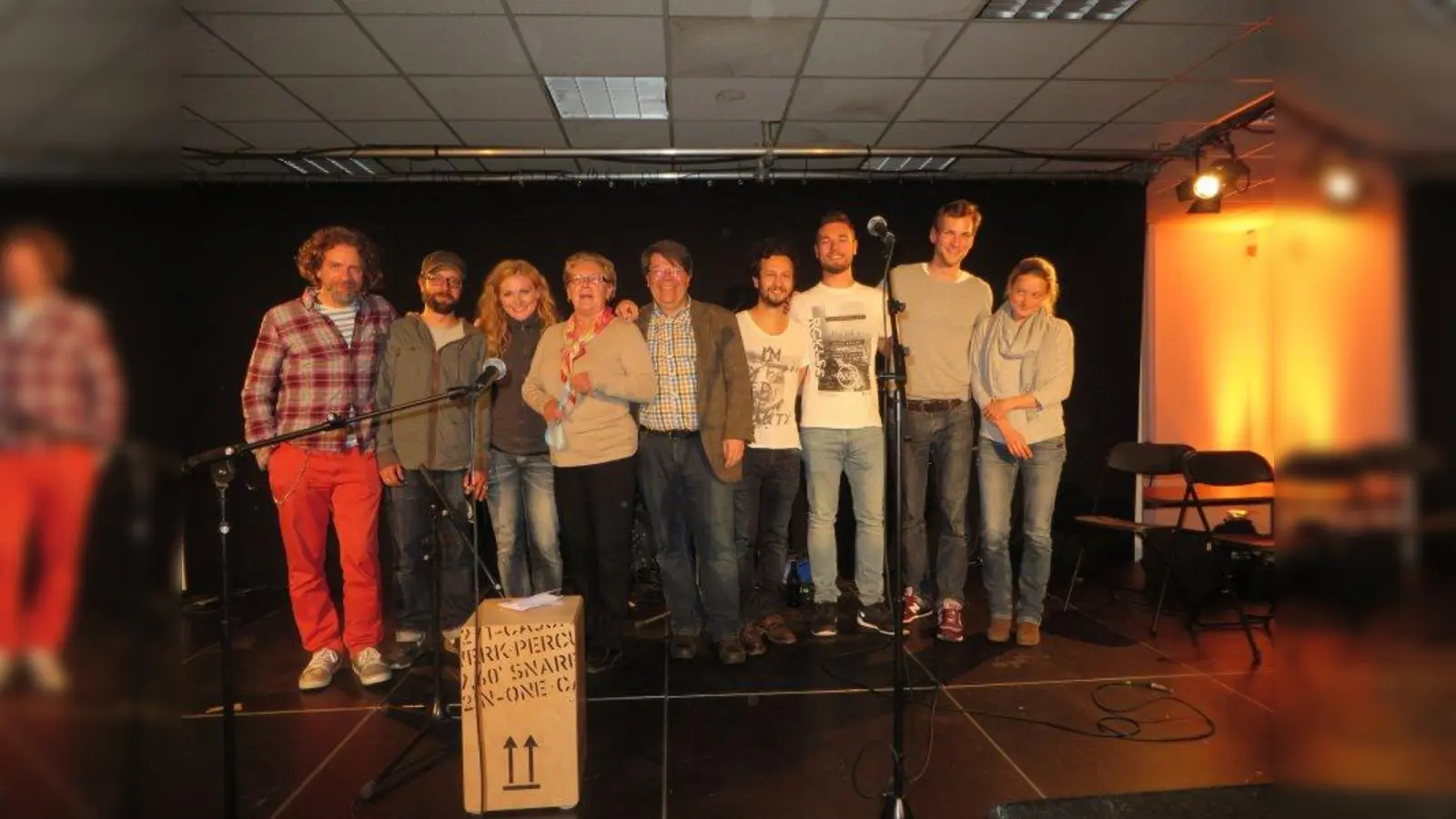 Siegerbands About Jane und Line Walking Elephant mit Jury: Ingeborg Staudenmeyer (4.v.l.), Wolfgang Schwirz (5.v.l.) und Niko Strnad (r.). (Foto: Schwirz)