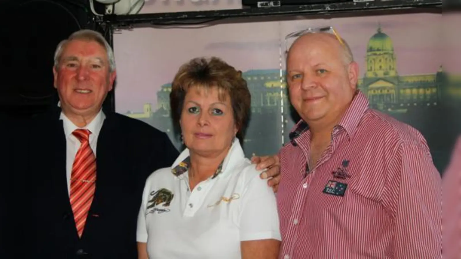 Georg Engel, Charlotte Müller-Kern, die Wirtin der Sportgaststätte, und Josef Bánó.	 (Foto: js)