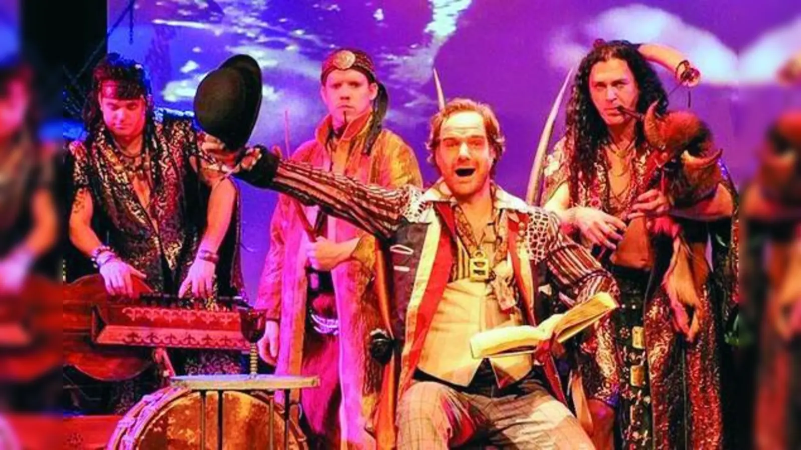 „Magier der Stimmen” Johannes Steck und Corvus Corax entführen den Zuschauer in fantastische Welten. (Foto: pi)