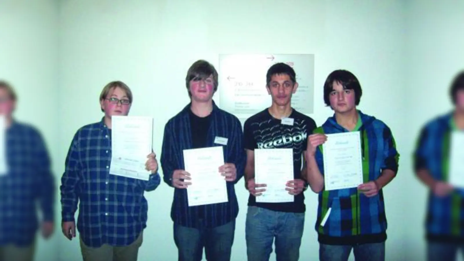 David Schmidt, Thomas Gebhard, Ljubisa Nikolic und Tom Birk (v.l.) von der Hauptschule an der Fürstenrieder Straße haben erfolgreich beim Schülerquiz „WWW – Wirtschaftswissen im Wettbewerb 2009“ teilgenommen. (Foto: pi)