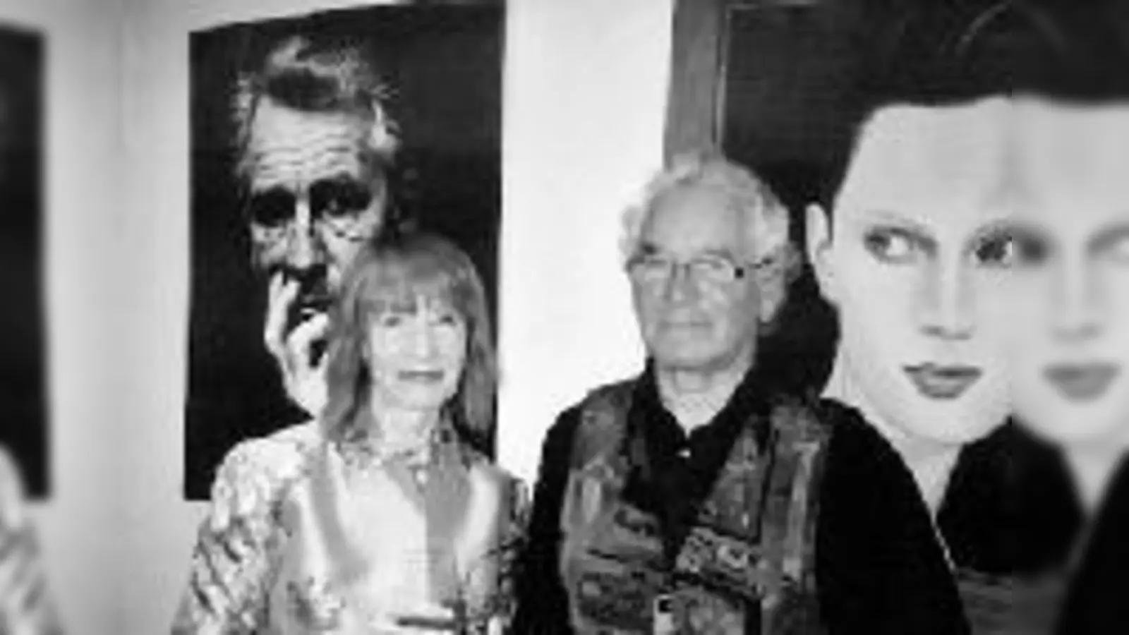 Heidrun Westermeier und Werner Paur vor zwei ihrer Werke im Goethe-Institut.  (Foto: VA)