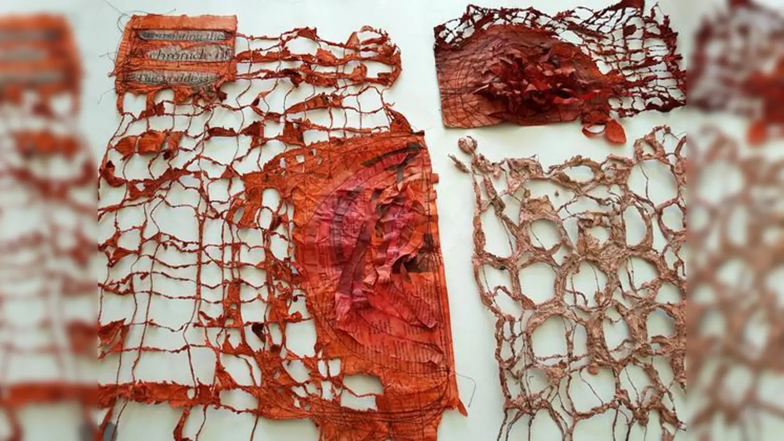 Ines Seidel gestaltet Kunst aus Zeitungen.  (Foto: Ines Seidel)