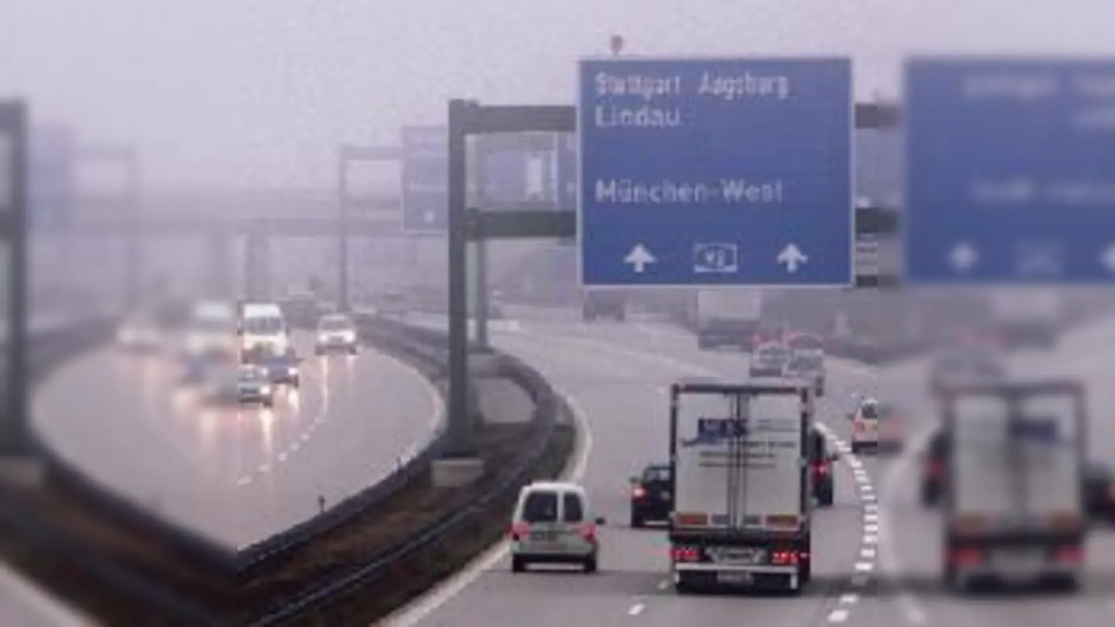 Bald wird wieder gebaut: Vom Flughafen bis zum Autobahnkreuz Neufahrn ist die Autobahn A92 sechsspurig und in naher Zukunft soll sie Richtung Feldmoching/Stuttgart auch sechsspurig weiter gehen.  (Foto: ba)