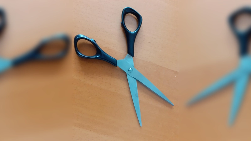 Aus alten Kalenderblättern, Kinderzeichnungen oder Illustrierten lassen sich Deko und Verpackung für Weihnachten herstellen. Wie das geht, zeigt der AWM.  (Foto: mha)