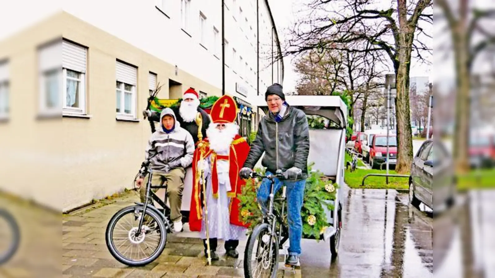 Der Nikolaus kam in Ramersdorf nicht durch den Kamin, sondern per Rikscha.  (Foto: Privat)