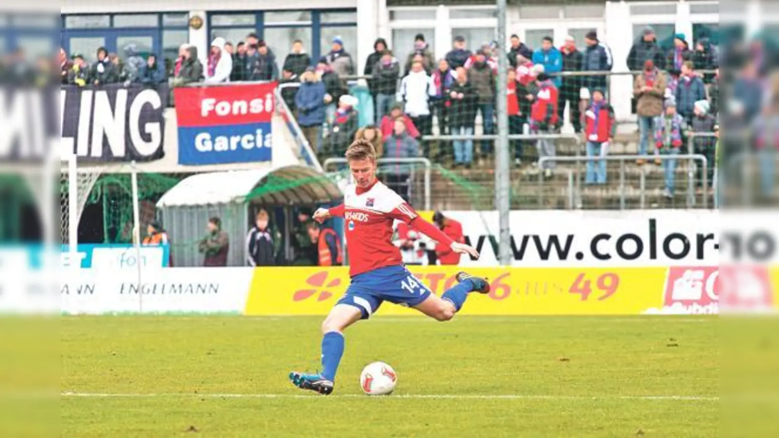Maximilian Drum konnte mit seinen Kollegen in der Abwehr das 0:3 in Bielefeld nicht verhindern. Gegen Aachen soll ein Erfolgserlebnis her.	 (Foto: Stefan Kukral)