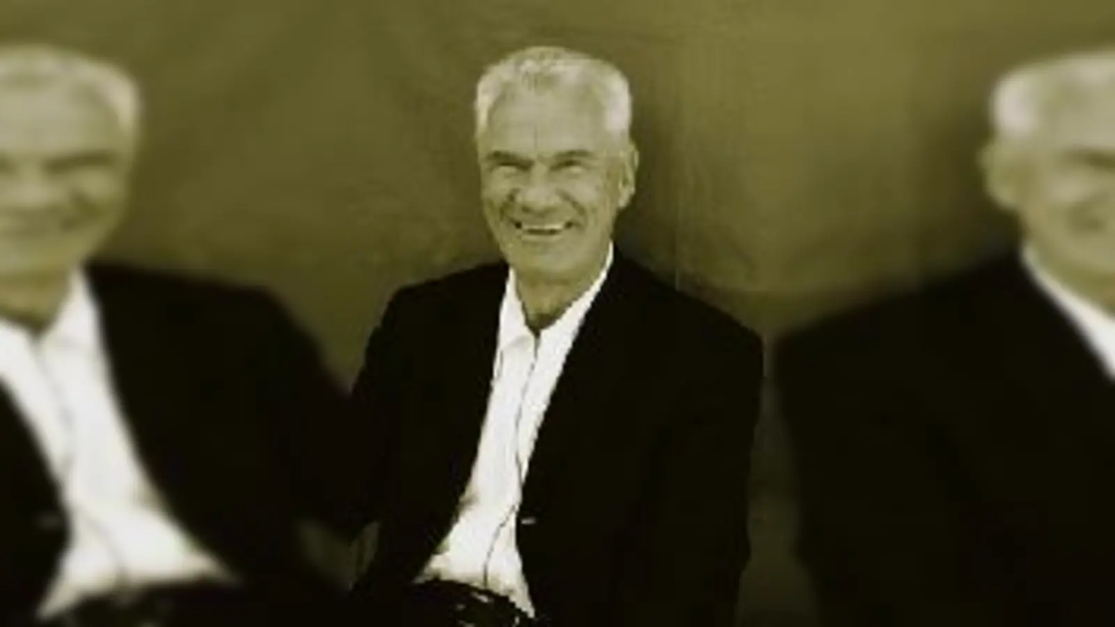 Burkhard Driest liest aus seinem Buch. (Foto: VA)