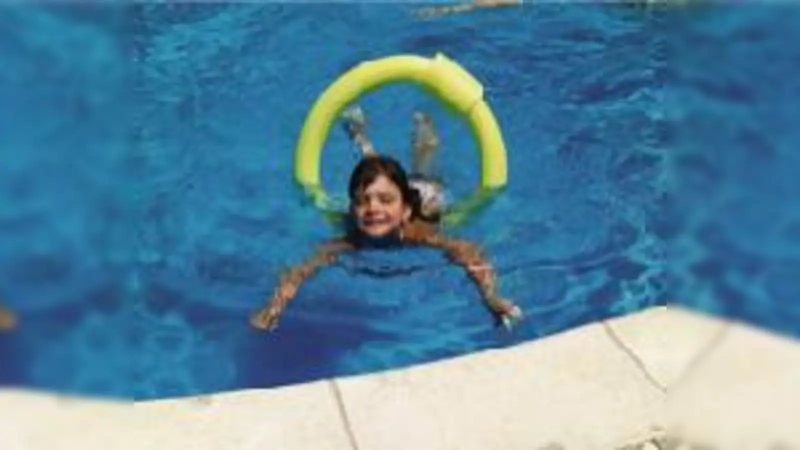 Angenehme Badetemperaturen bis in den Herbst  (Foto: dank Wärmepumpenheizung kein teures Vergnügen.)