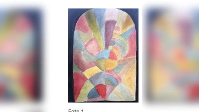 Die Malgruppe hat sich für ihr aktuelles Projekt an Kirchenfenstern orientiert (Foto: Nikolaus Schoen)