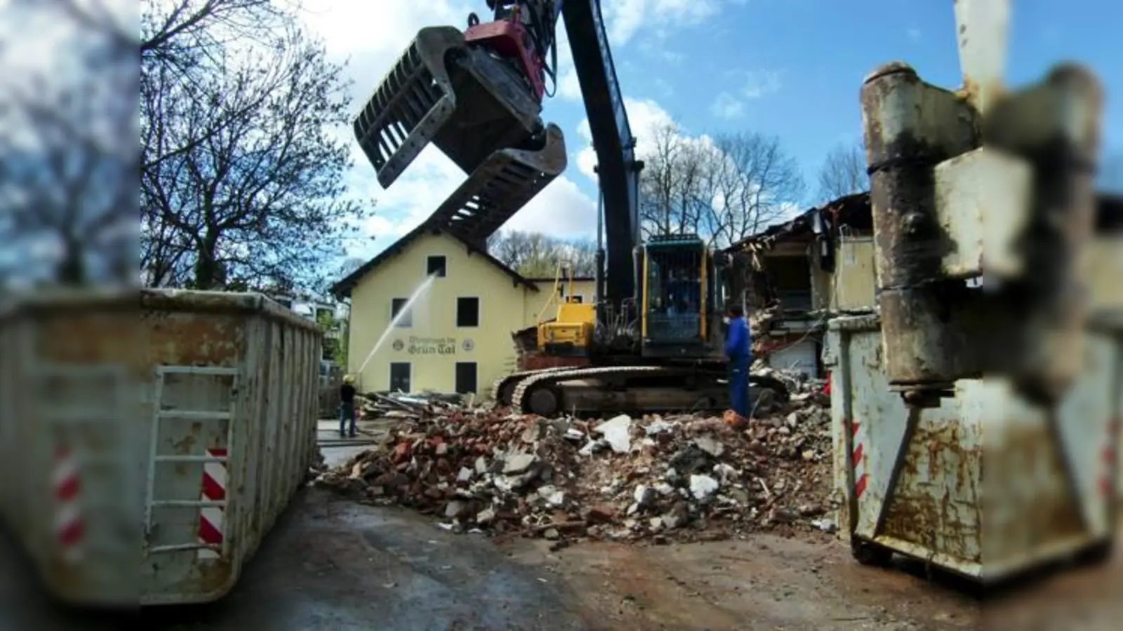 Die Abrissarbeiten am »Wirtshaus im Grün Tal« haben begonnen.	 (Foto: ikb)