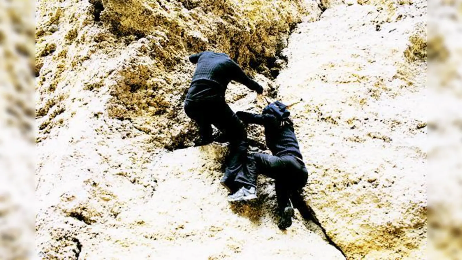 Ringen mit dem Berg: Im Tanztheater »Die Summe der Öffnungen«.	 (Foto: VA)